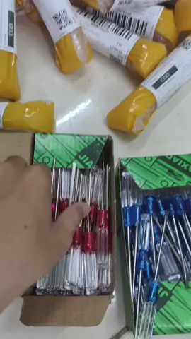 tua vít chỉ 3k
