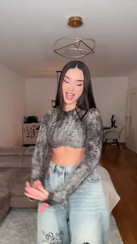 She’s hot🔥 #fyp #dancechallenge #viral #fürdich 
