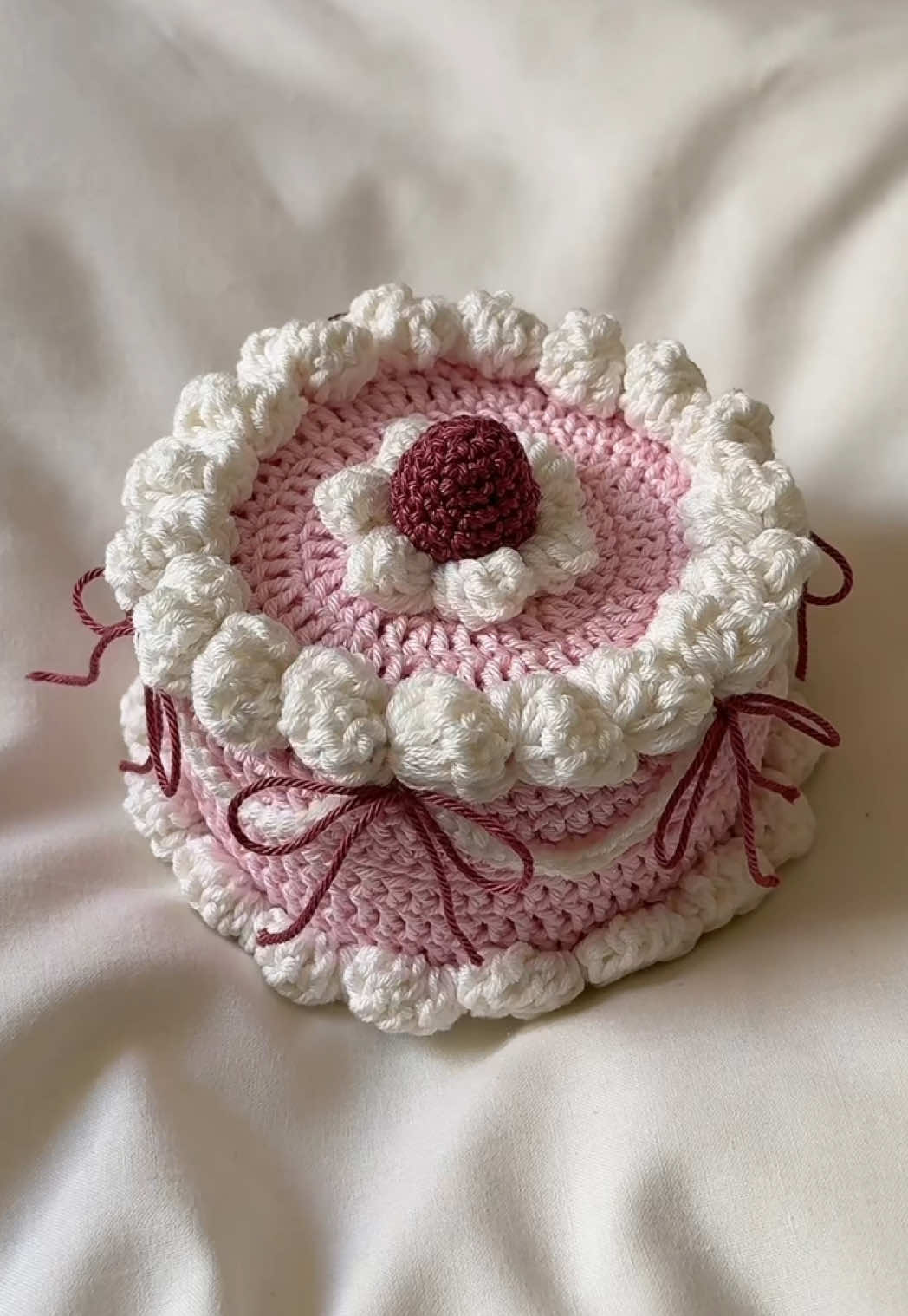 10k followers cake 🎂💗 توفرت ثلاث حبات بالمتجر 🌟 #crochet #crochetersoftiktok #crochettiktok #crochettok #fyp #foryou #viral #amigurumi #cake #box #jewelry #gift #giftideas #jewelrybox #aesthetic #pink #custom #كروشيه #كروشيهاتي #كيك #بوكس #صندوق #مجوهرات #كيكة #اكسبلور #فوريو #اعمالي #اعمال_يدويه #افكار #هدايا 