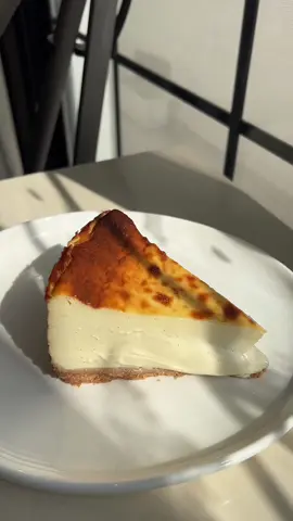 على كثر الطلب اللي جاء عليها قريباً كورس مدريد ومعاه نيويورك تشيز كيك 🍰  #رشيد_الراشد #كوفيهات_الرياض #وصفات #الشعب_الصيني_ماله_حل😂 #كوكيز🍪 #كوكيز_نيويورك #تشيز #مدريد #fyp 