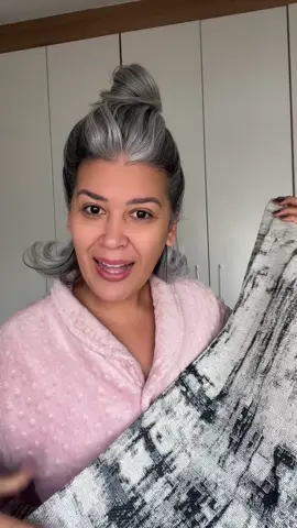 Comprei um tapete por meu quarto que combina com meu cabelo. Vamos decorar esse quarto #fyp #decoration #silver 