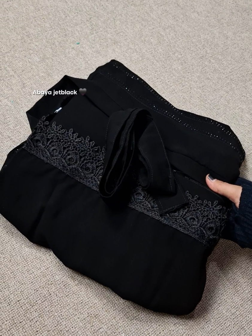 cantik banget abayanya 🖤  #abayahitam #abayajetblack #abaya 