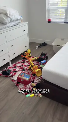 Limpiemos juntas🧼  Una Della CERO glam🫶🏻 limpiar cómoda y que todo me quede suelto es mi Pasión porque necesito fluir 🤭  #diadelimpieza #vlogs #undiaconmigo #mamasboy #mamadedos #UnDiaEnMiVida #jovencristiana #rutina #diosteama #limpieza #hogardulcehogar #hogarlimpio #fyp #foryou #viral #parati #CapCut 