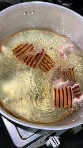 Beeesties,vocês já tinham visto pururuca assim? 
