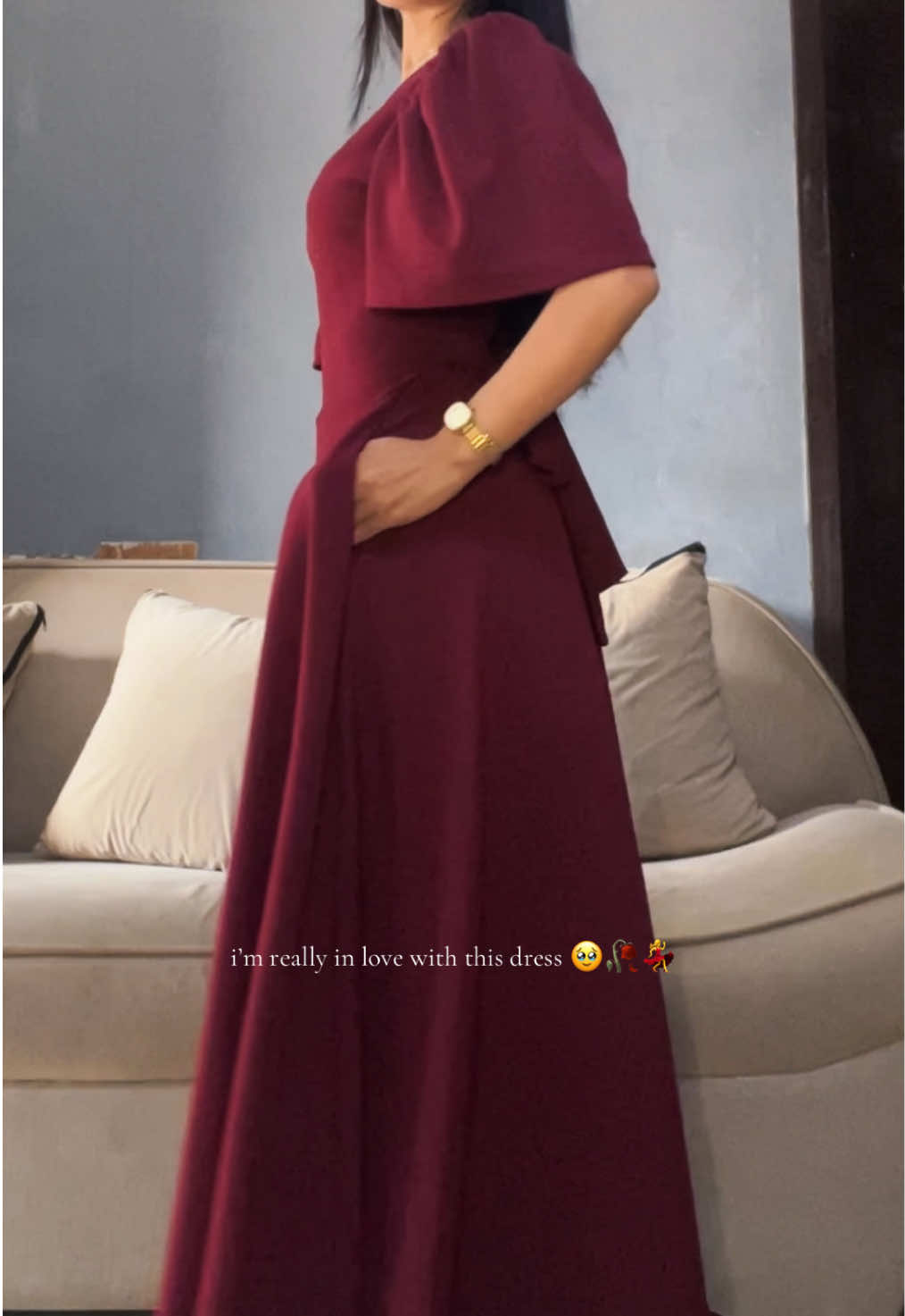 wala akong masabi sa ganda ng dress na to !!! #formaldress #longdress #maxidress #puffsleevesdress #maroondress 