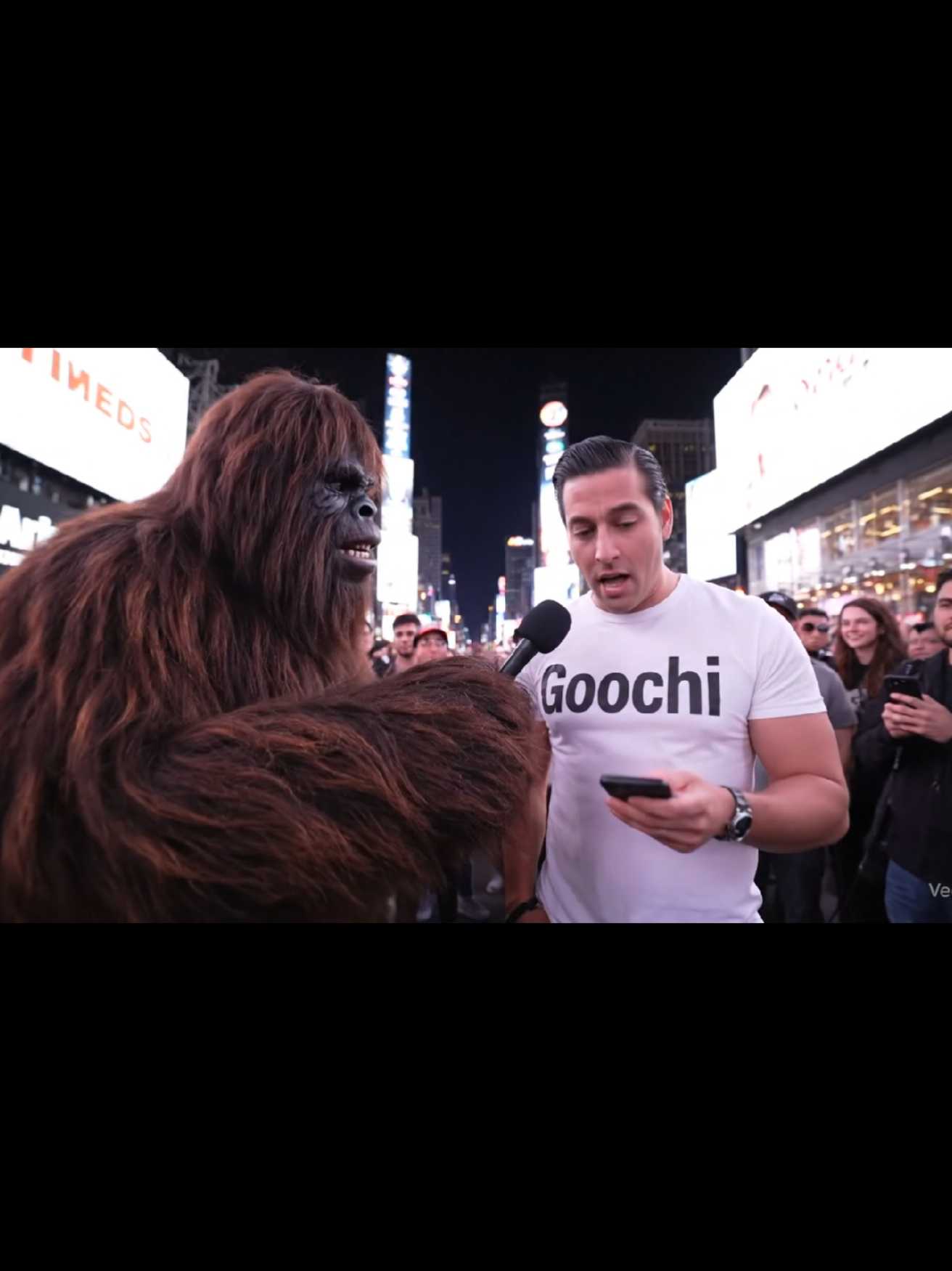 Bigfoot on street  #fyp #yeti #bigfoot #bigfootviral #funnymemes #jok #jokess 