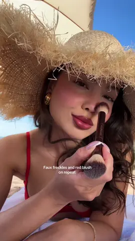 If summer were a makeup look, this would be it #sunkissedmakeup #fauxfreckles #summermakeup #nomakeupmakeup #glowyskin 