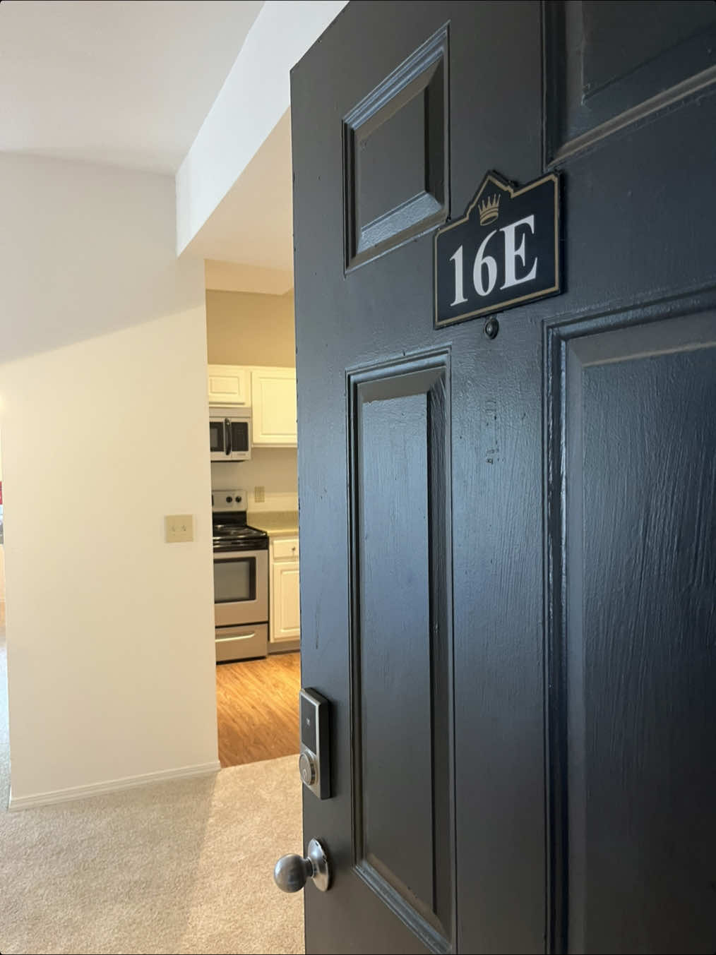 🎾 Now Touring: Unit 16E at Crown Woods! 📍 Second floor | South side of the property 🏡 692 sq. ft. | 1 bed, 1 bath 🌿 Oversized deck = your private outdoor escape 🎾 Steps from the tennis court 📦 Move-in ready now — don’t miss this one! #CrownWoodsLiving #TulsaApartments #MoveInReady #OversizedDeck #SecondFloorVibes   