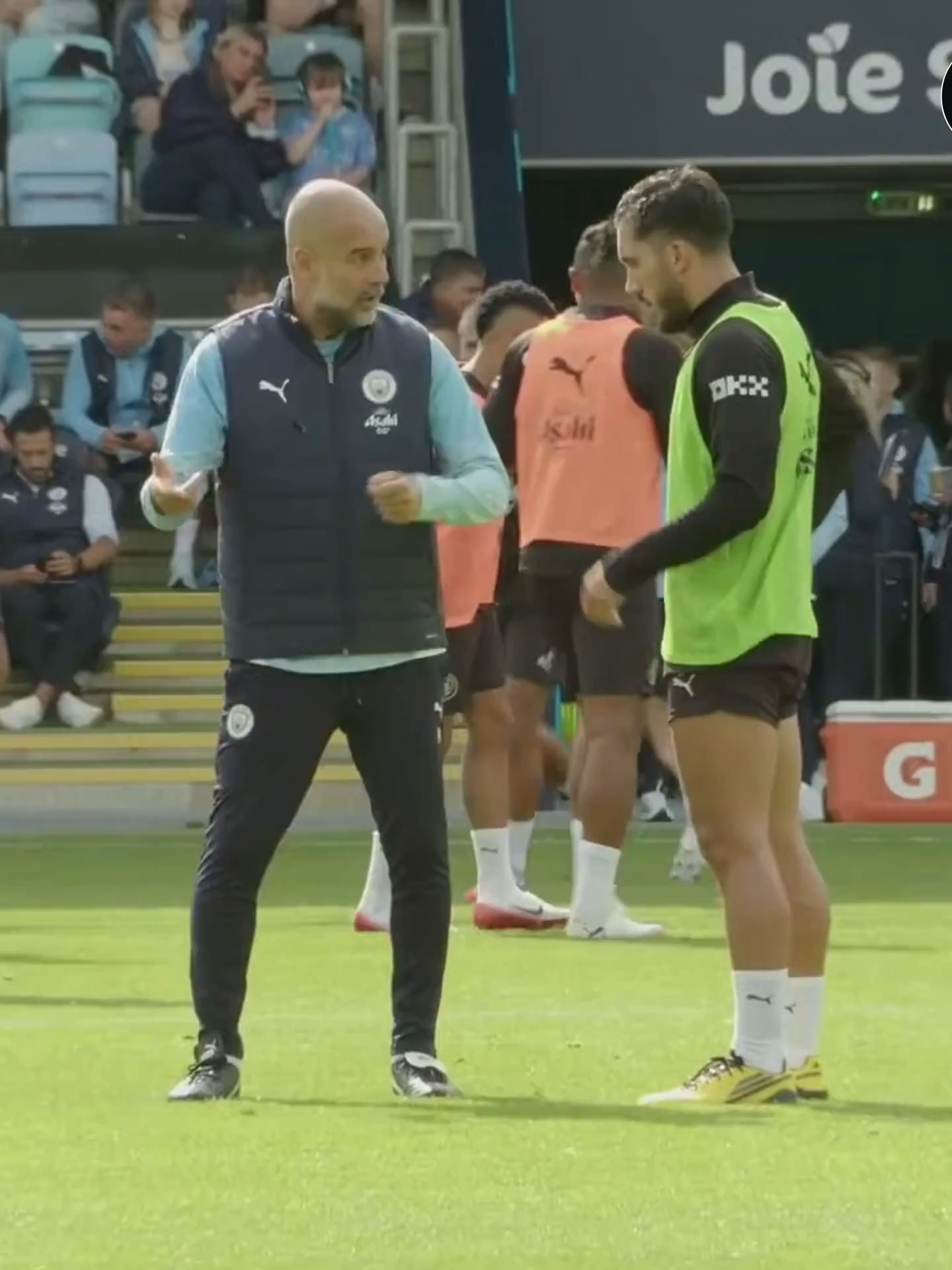 🚨 LIVE from Man City training just now as we speak! 🚨 We just caught a serious moment between Pep Guardiola and Rayan Cherki 👀 Cherki lost the ball and didn’t react fast enough, Pep wasn’t having it. He pulled him aside and dropped some real talk: No time to dwell on mistakes. React. Immediately 💥 The result? Cherki’s attitude flipped instantly in the next set. As coaches say what needs to be said. Demand what the game demands. 🧠⚽ 🔥 Our brand NEW Pep Guardiola training session study is now available to download. Hit the link in our bio to get it.