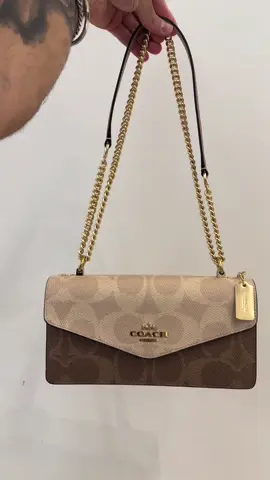 Klare Envelope Crossbody #klareenvelopecrossbody #bags #coach #crossbody #locustgrove #atlanta #getyours #tangeroutlet #teamcoach #messageme 