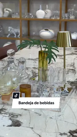 Vem ver como montar uma bandeja de bebidas que é puro charme! 🍸✨ - - - - #DecorTikTok #BandejaDecorada #DicasDeDecor #BarEmCasa #DecorCriativa #TikTokDecor #EstiloEmCasa