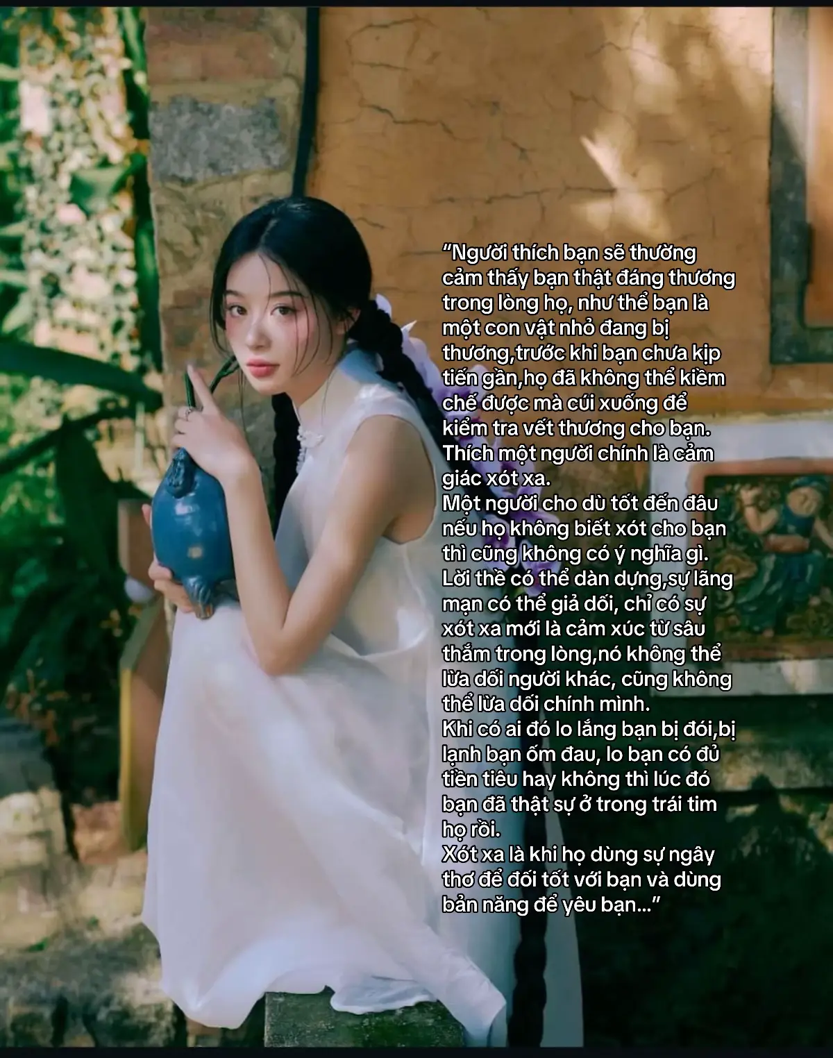 “Người thích bạn sẽ thường cảm thấy bạn thật đáng thương trong lòng họ, như thể bạn là một con vật nhỏ đang bị thương,trước khi bạn chưa kịp tiến gần,họ đã không thể kiềm chế được mà cúi xuống để kiểm tra vết thương cho bạn. Thích một người chính là cảm giác xót xa. Một người cho dù tốt đến đâu nếu họ không biết xót cho bạn thì cũng không có ý nghĩa gì. Lời thề có thể dàn dựng,sự lãng mạn có thể giả dối, chỉ có sự xót xa mới là cảm xúc từ sâu thắm trong lòng,nó không thể lừa dối người khác, cũng không thể lừa dối chính mình. Khi có ai đó lo lắng bạn bị đói,bị lạnh bạn ốm đau, lo bạn có đủ tiền tiêu hay không thì lúc đó bạn đã thật sự ở trong trái tim họ rồi. Xót xa là khi họ dùng sự ngây thơ để đối tốt với bạn và dùng bản năng để yêu bạn…” #tinhyeu #nhansinh 