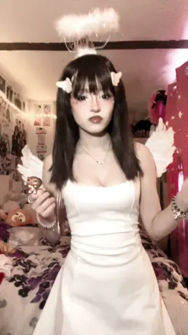 Savannah Reed | [draft] guys this dress is actually way too big for me so it was literally being held together by safety pins 💪💪 #savannahreed #savannahreedcosplay #lpspopular #lpspopularcosplay 