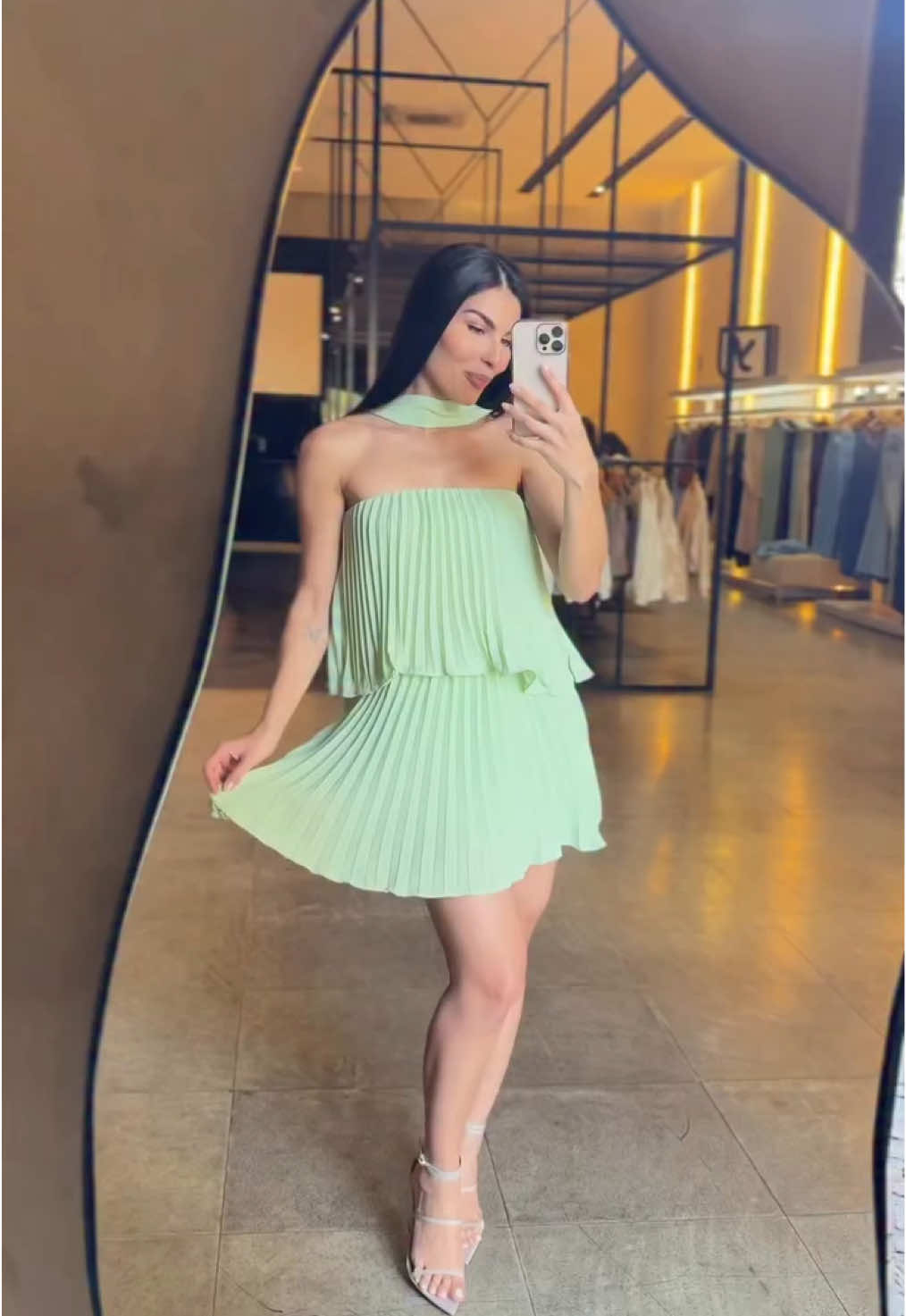 Conjunto plissado lindo  - App Vizinho @y.oficial_ ✨ Compre em nosso site www.yoficial.com.br ( link na Bio ) ou 12 Lojas Físicas ou  Vendedora Luisa (31) 99718-0483  Vendedora Ingrid (31) 99784-2651  Use o cupom “PRIMEIRACOMPRA” e ganhe 5% OFF na sua primeira compra.