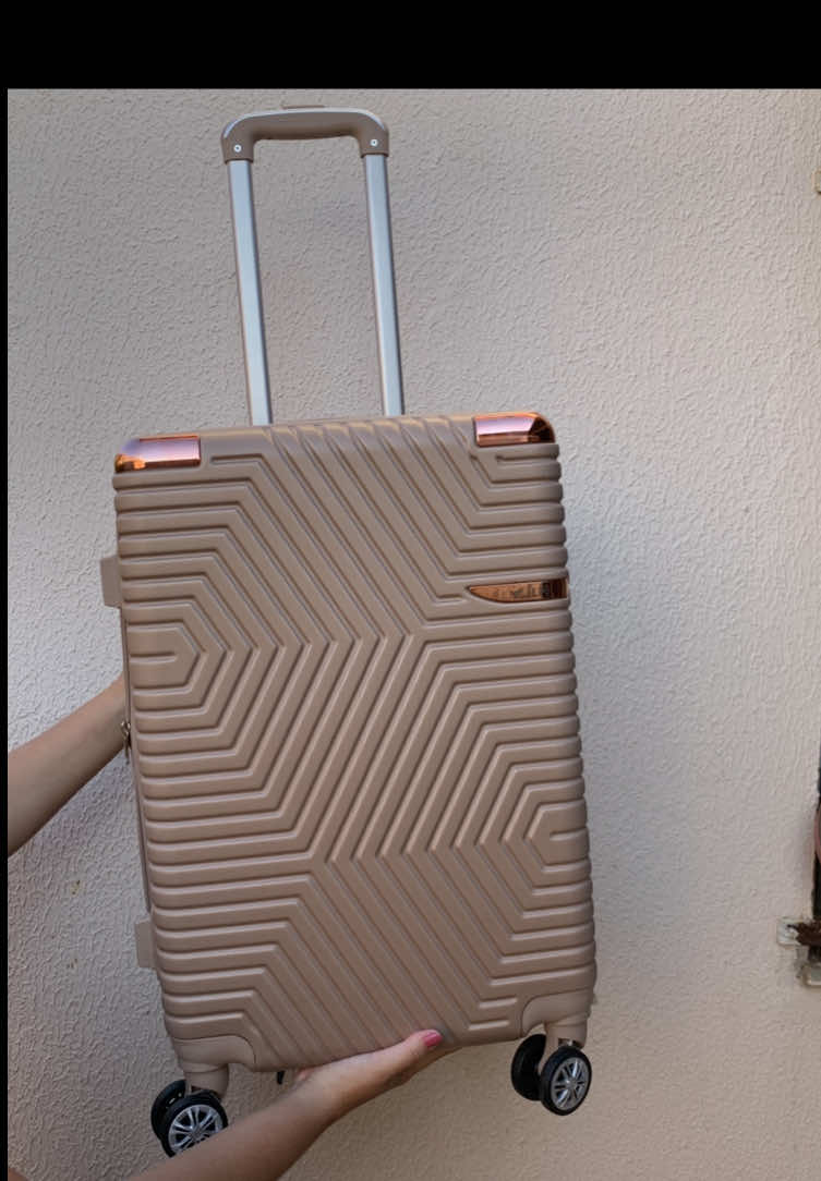 Se você ama viajar, essa mala é sua cara! Leve, segura, gira sozinha e cabe tudo 😍 🔥 Por menos de R$200! 💼 Link no carrinho → só enquanto durar o estoque! #PartiuViagem #AchadoTikTok #BagCheck #Malas #Rodinhas360 