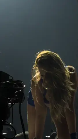 SPORTS CAR #tatemcrae #misspossesivetour2025 #tatemcraetour #soclosetowhat #tatemcraevancouver 