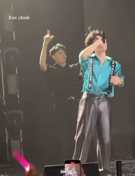 Tay đâu tay đâu ^^    //cr:lamnhim.27, quyts_nho #nicky #tranphonghao #quanghungmasterd 