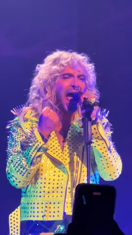 QUEEN BILL 🤍 #DDM #BERLIN #PARIS #SHOW #TOKIOHOTEL #lyon #tour #thetour #beyondtheworld #tokiohoteledit #tokiohotelfan #tokiohotelmemories #tokiohoteledits #tokiohotellove #pourtoi #howtolove #howtolovechallenge #bill #billkaulitz #ilovemyselfchallenge #tom #tomkaulitz #gay #diva #queen #gustav #georg #georglisting #gustavschäfer #gaytiktok 