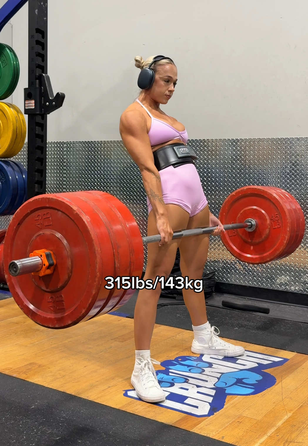 315lbs/143kg deadlift @57kg body weight 👀 and it's only week one of the block... You all know how much I hate deadlifts but honestly this new form has me feeling spicy. Making weakness my strength and working hard to improve my deadlift before my meet. A good start to week one of prep.✨❤️ You already know I of course have to have my hair done and makeup done because it adds 10lbs to every lift scientifically proven btw 💁🏼‍♀️  #powerlifting #powerliftingmotivation #powerliftingwomen #liftingheavy #strongwomen #gymmotivation #gymgirls #Fitness #fitnessmotivation #pr #deadlift 