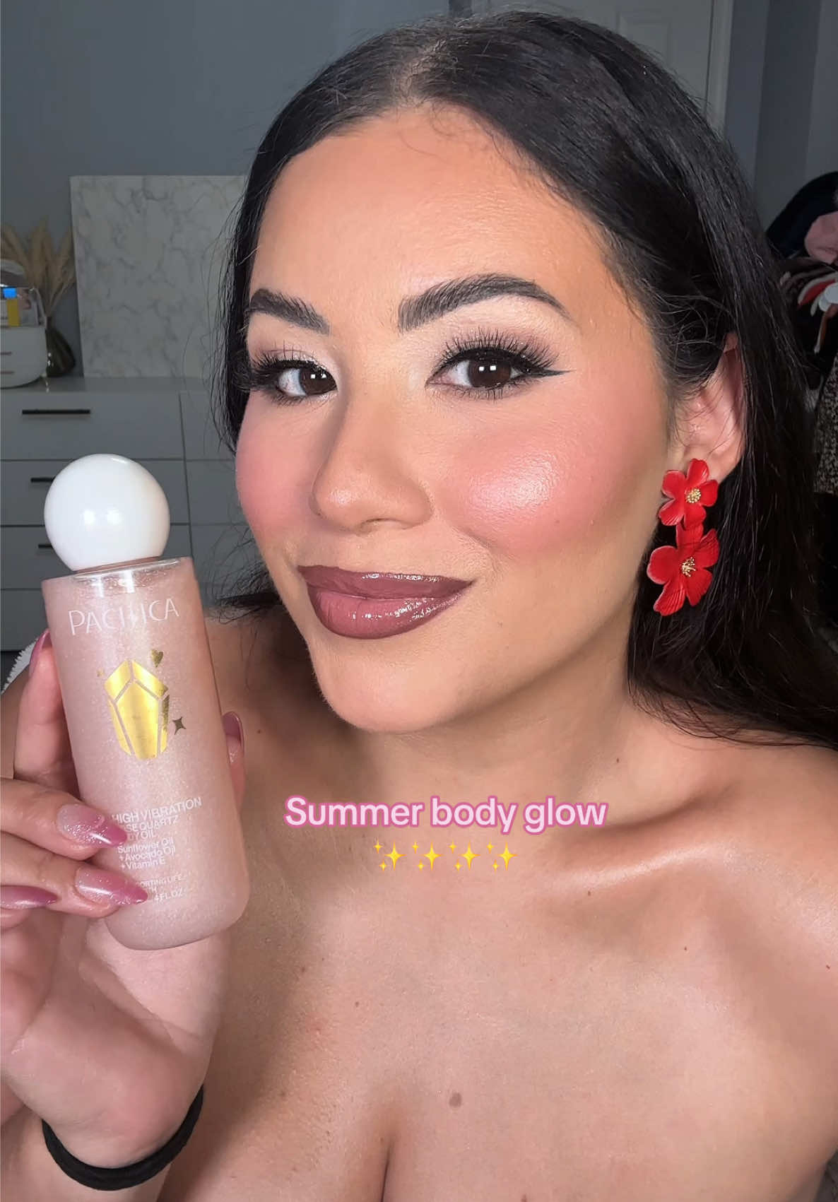 Trying out the @pacificabeauty high vibration rose quartz body oil. This is so pretty and currently on sale for $11 on @Ulta Beauty website 😍💗 This is not a glittery body oil but gives a nice glow to the skin. It’s more subtle and perfect for everyday. #pacificabeauty #pacificabodyoil #bodyoil #ultabeauty #summerglow 