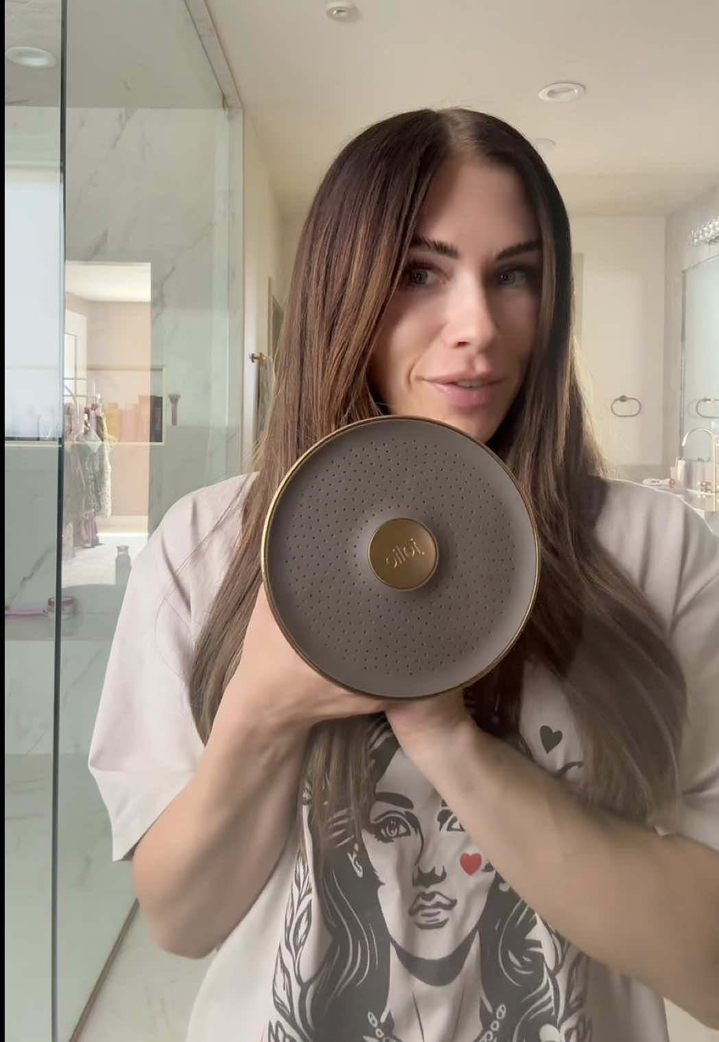 Want shinier, healthier hair? @jolieskinco is the solution I give all my clients! It helps with frizz, damage, color fading, hair loss, and so much more. Make clean shower water a part of your routine!! #joliepartner 