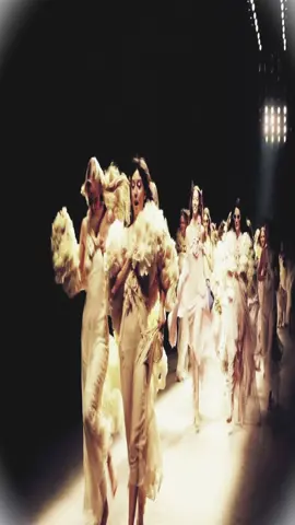 🩰 🪽🪷#early2000s #2000s #targetaudience #fyp #fashion #model #Runway #chanel 