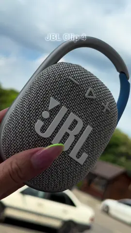 🎶 JBL CLIP 4 White 🤍– музика завжди з тобою! Маленька, стильна, вибухово потужна! 💥 🔊 Потужний звук JBL Original Pro Sound 💧 Захист IP67 – не боїться води та пилу 🔗 Зручний карабін – чіпляй на рюкзак і вперед до пригод 🔋 До 10 годин автономної роботи 💼 Всього 249 г – навіть не відчуєш у сумці 🎒 В поході, на пляжі, у місті – JBL Clip 4 не підведе ніде! 🛡️ 1 рік гарантії 📦 100% оригінал 💸 Ціна: лише 2499 грн #mobileavenue#jbl#колонкаукраїна#колонка#галич#