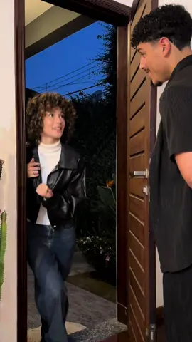 Se vocês fossem a vizinha safad@, o que vocês perguntariam? 🤣👀 #viralvideos #casal #fyoupage #trendingvideo #funny 