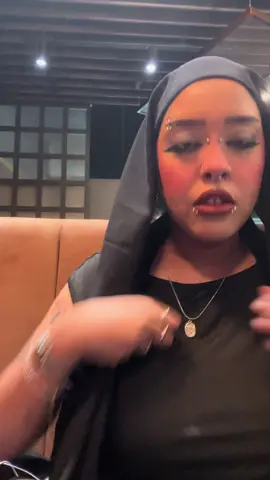 just me yapping while i fix my hijab and lipstick hehe #wlw #lesbian #altblackgirl #somali #muslim #fyp 