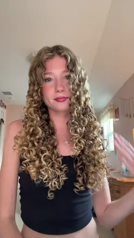 curly hair 🔛🔝 always. #CurlyGirl45 #SofiaZampella #curlyhair #scrunchoutmycrunch #curlroutine #foryoupage #fyp #curlyhairroutine #fashionstudent #fashioninstituteoftechnology #collegestudent #curlyhairtutorial #curls #diffusingcurls #blondecurls #blondehair #blonde #nofrizz #grwm 