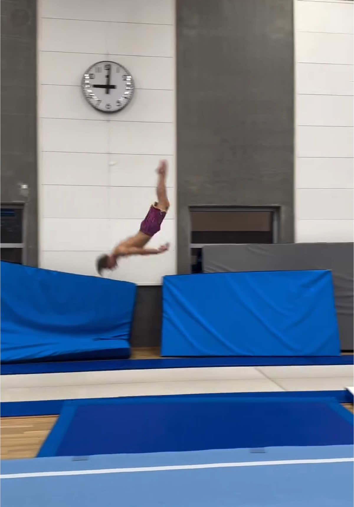 Ever seen these combinations before?😮‍💨🔥 Especially the second vid!📸 @rasmus_wind2 with these amazing powertrack skills🔥 #trampoline #tumbling  