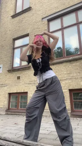 Hey hey hey boy u make me jellyous       #iloveminju                            #illit #kpopfyp #dance #jellyous #illitjellyous #kpopinpublic #parkminju #gllit 