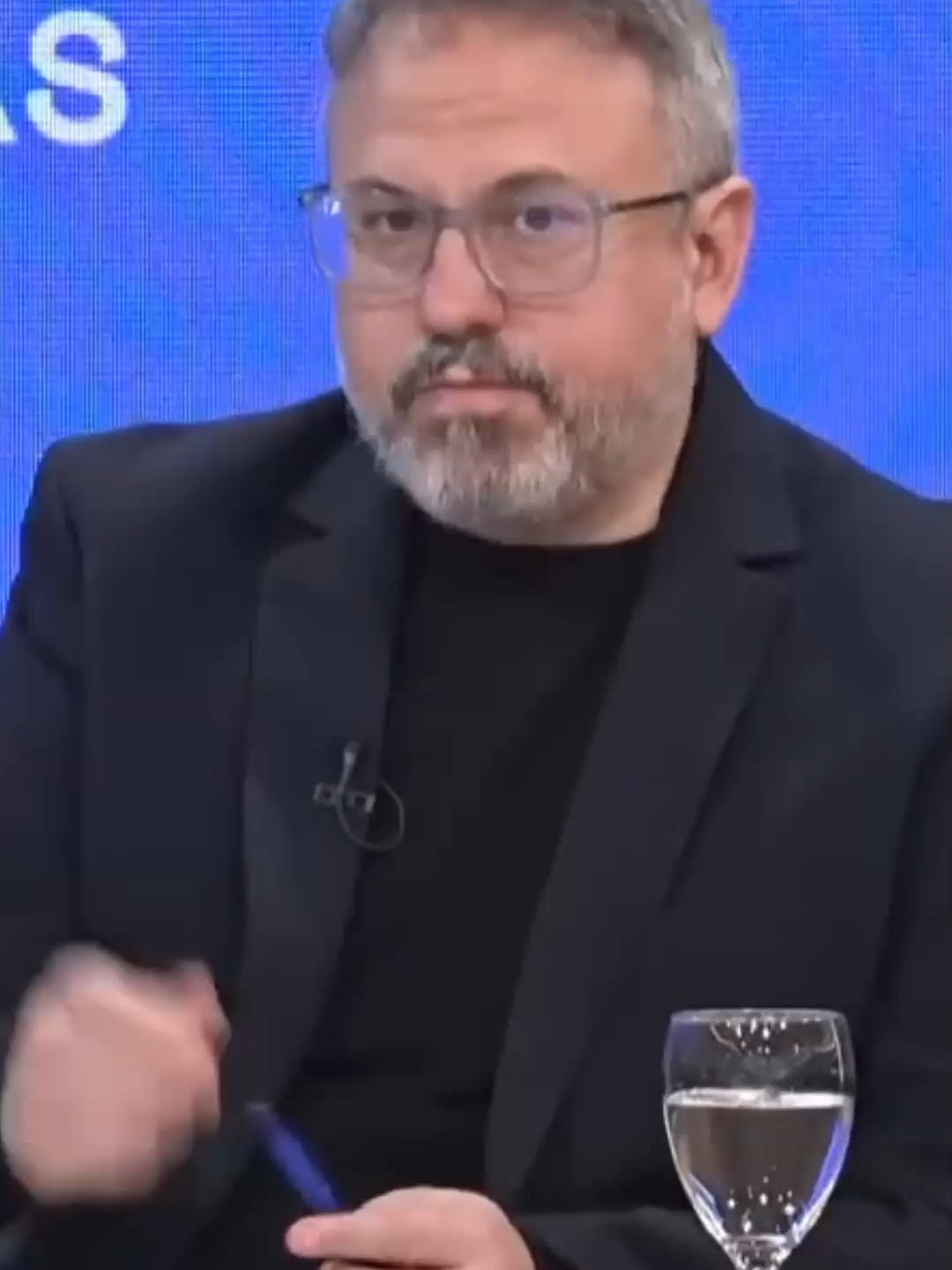 En esta campaña, voy a proponer que ningún municipio cobre por habilitar un negocio, del rubro y el tamaño que sea. Necesitamos habilitaciones simples sin costo económico. Y además, propongo eliminar las direcciones de habilitaciones para cortar el curro de los inspectores! #DiegoValenzuela #DV #LLA #lalibertadavanza #MenosImpuestosMásTrabajo