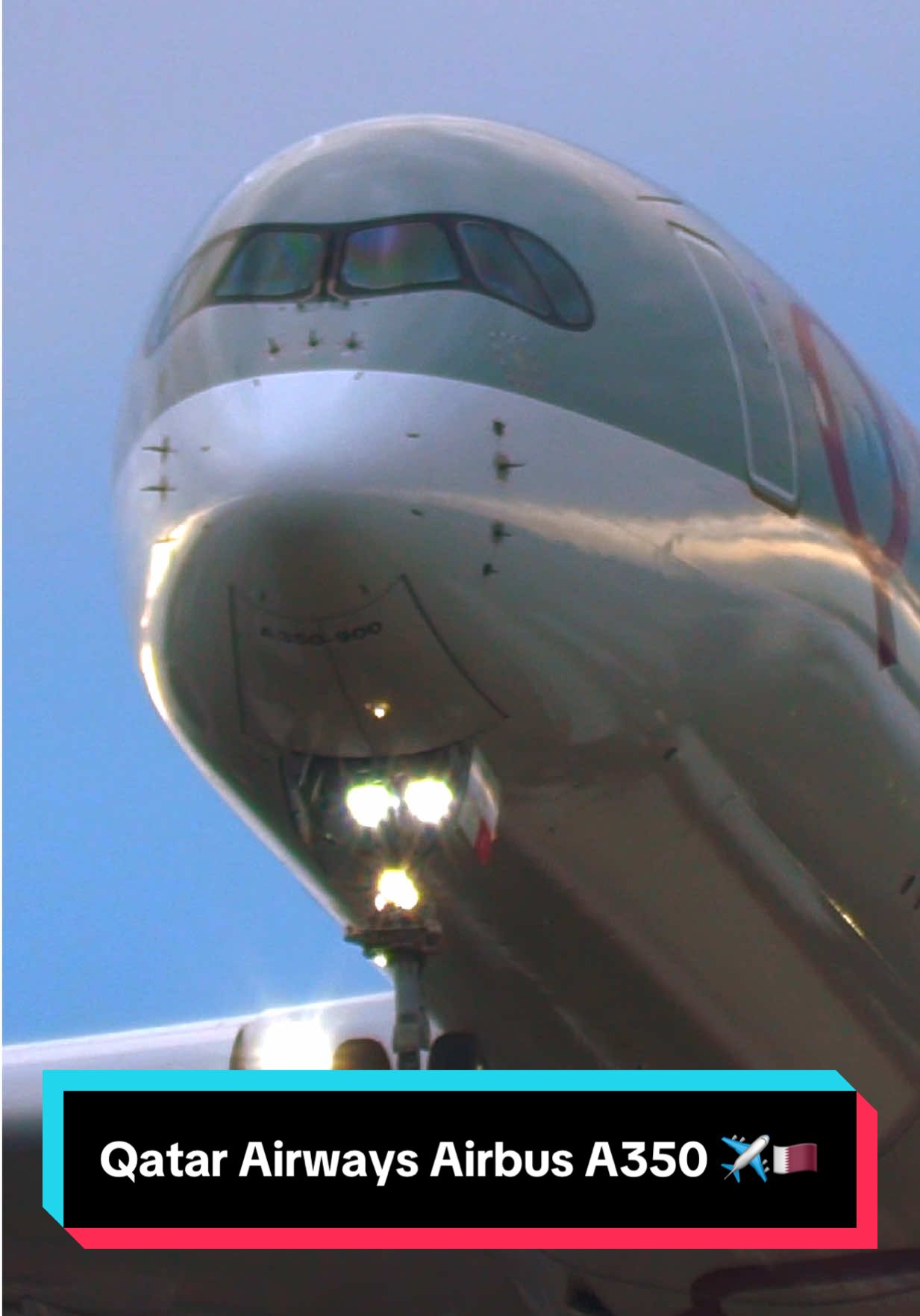 Qatar Airways Airbus A350 Close up Approach ✈️🇶🇦🔥 #qatarairways #airbus #airbusa350 #aviation #airplane #planespotting #landing #aircraft 
