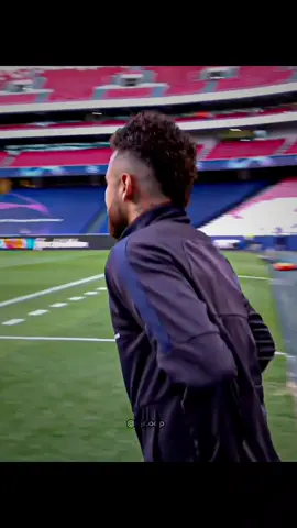 Neymar jogou muito nesse jogo  #neymarjr10 #neymarpsg #neymarvsleipzig 