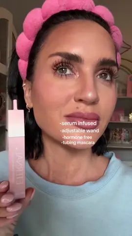 Lash serum infused into your mascara. It’s kind of a no-brainer. 💁🏻‍♀️
