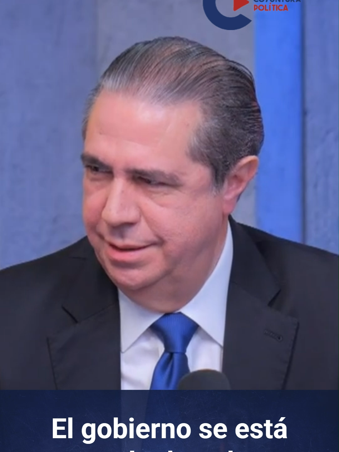 Según declaraciones recientes, el PRM atraviesa una situación crítica que podría afectar su permanencia en el poder. Señalan que el partido oficialista muestra señales de desgaste, con constantes cambios en el tren gubernamental y un deterioro en los servicios públicos. Incluso, afirman que el propio gobierno estaría allanando el camino para que el PLD retome el poder en 2028. En este contexto, se destaca que las áreas estratégicas de Salud, Educación y Obras Públicas están en manos de aliados, mientras se avecina una reforma fiscal que podría generar más tensiones. El reto del PRM será demostrar capacidad de gestión para evitar que la percepción de declive se convierta en una realidad electoral. Amplía esta y otras informaciones en nuestra página web: www.coyunturard.com #PRM #PLD #PoliticaRD #LuisAbinader #Elecciones2028 #GobiernoRD #CoyunturaRD #NoticiasRD #RepublicaDominicana #PartidosPoliticos #ReformaFiscal #ActualidadRD