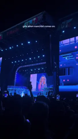 10/10 no words needed #lollapalooza #sabrinacarpenter #lolla #manchild #lollapalooza2025 #sabrinacarpentervideos #forthegirls 