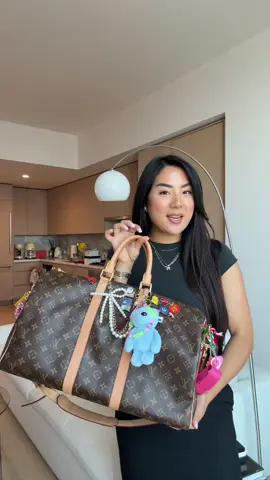 what's on my @Louis Vuitton #keepall45 duffle #louisvuitton #travelbag 