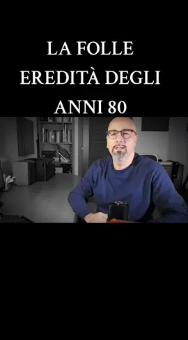 LA FOLLE EREDITÀ DEGLI ANNI 80' Avete presente i Paninari, gli Yuppies e tutta l'estetica degli anni '80? Ma vi siete mai chiesti perché proprio in quel decennio l'apparenza è diventata così importante? Scopriamo insieme come Reagan e Thatcher, con le loro politiche economiche, hanno trasformato la società, portando al consumismo e all'individualismo che ancora oggi ci influenzano. (Luther Caleb) #anni80 #storiaitaliana #consapevolezza #popoloitaliano #italiani 