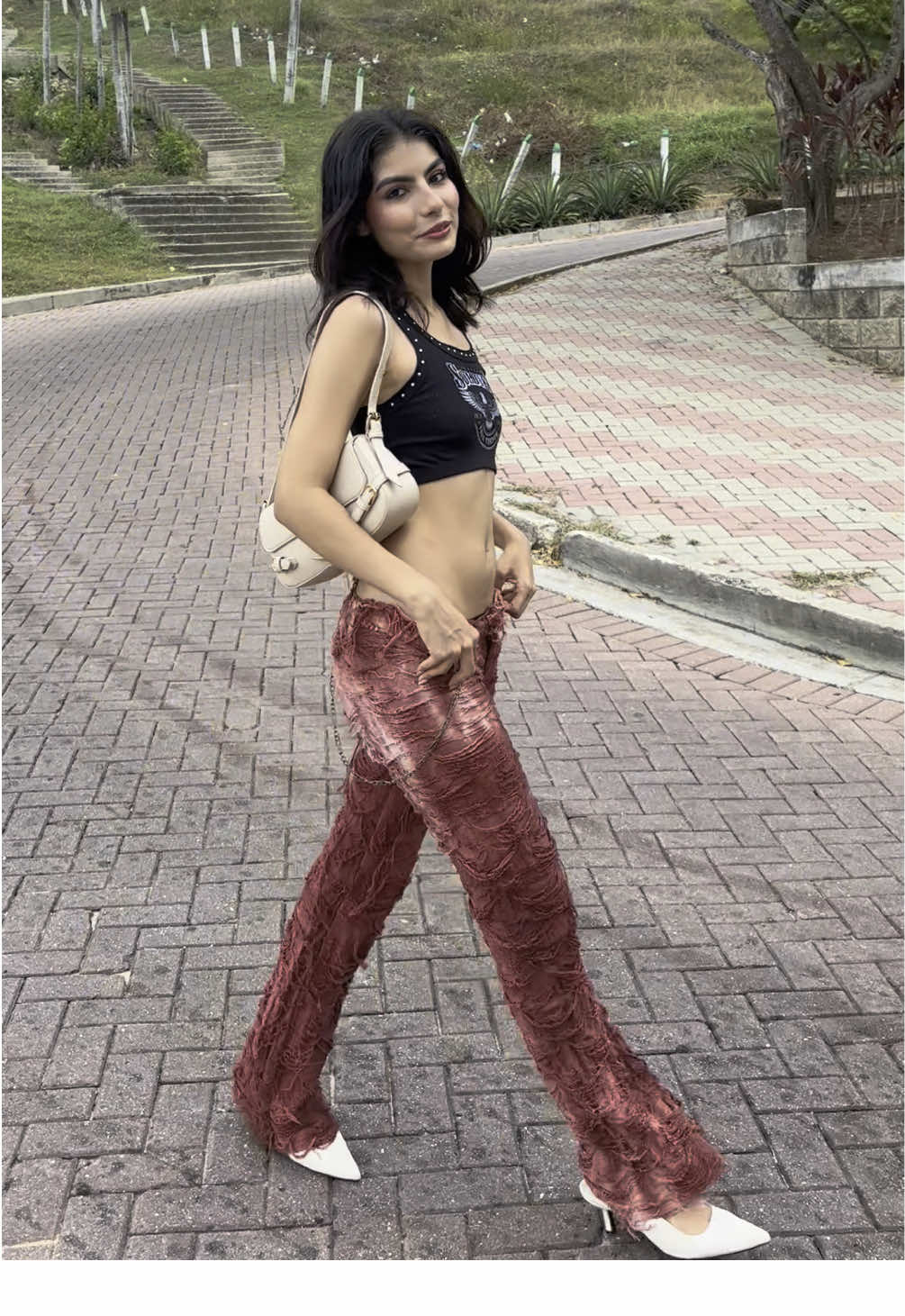 Modelando en las calles de Barranquilla  #modelo #fashioninspo #ropadepacaamericana #pasarela #modelobarranquilla  #outfitideas #outifit2000 #outfiturbano 