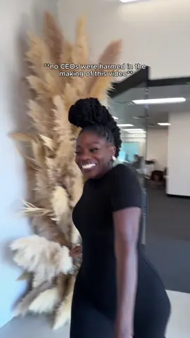 We promise we didn't tell her to jump on the cart she just got really excited 😅 Just a daily dose of filming antics from your fav DMB team at HQ 💜 #makeup #beauty #jet2 #jet2holiday #funny