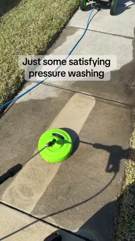 Just a girl pressure washing her side walk because she lives in an HOA community 🙃🙄 #fyp #foryoupage #pressurewashing 
