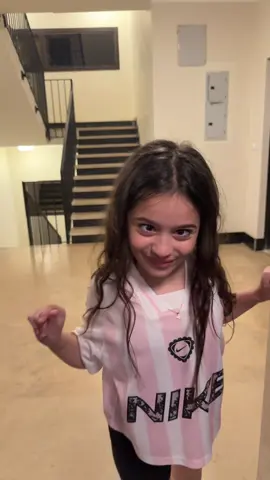 Khatafooony 😂 #sister #amrdiab #fyp @Jana Diab 