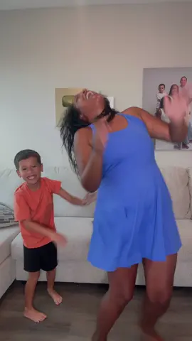 Mom Vs Son Dance Battle #dance #dancer #dacning #fyp #parati #couples #reto #familia #challenge #parejas #comedia #humor #parents #parenting #viral #MomsofTikTok #familytiktok #parentsoftiktok #momcomedy #momtok #momcomedy #kidsofinsta #comedy #familychallenge #challenge #dadsoftiktok #reels #reelsinstagram #familia 