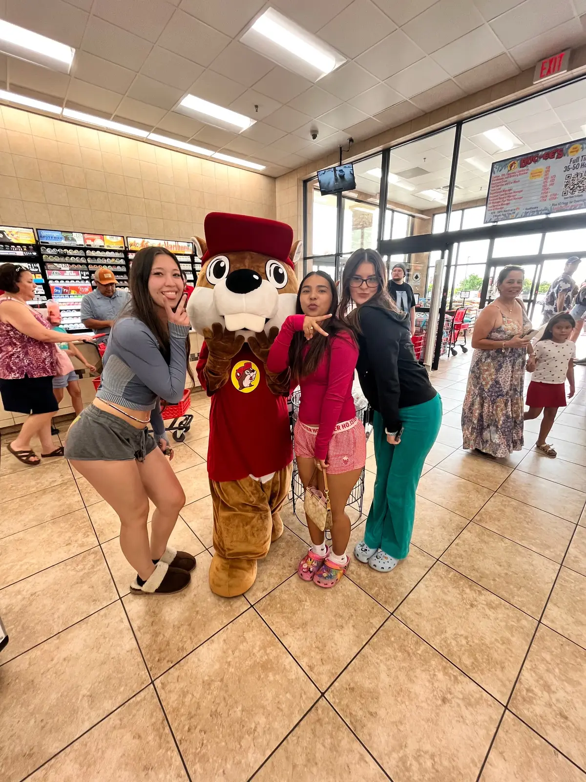 flicked up w buc type #bucees #foru #texas #cute #friends #peaceandlove #wasian 