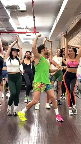 ✨ Learn #Gloria choreography now on my new online dance class! Available on my website (link in bio) 🎉 Let’s dance and have fun!  #onlinedanceclass #danceclass 