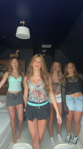 Kesha @Karsyn @charlie..jk @liapooperspams 