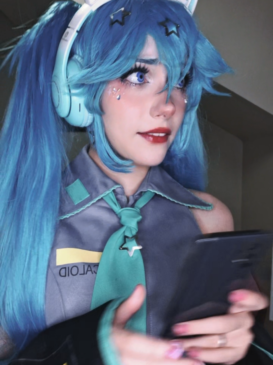 Nossa será q ela vai fazer isso?? ela é muito poderosa ne? :O  (audio: @paulo ) #hatsunemiku #hatsunemikucosplay #miku #vocaloid #talkaloid 