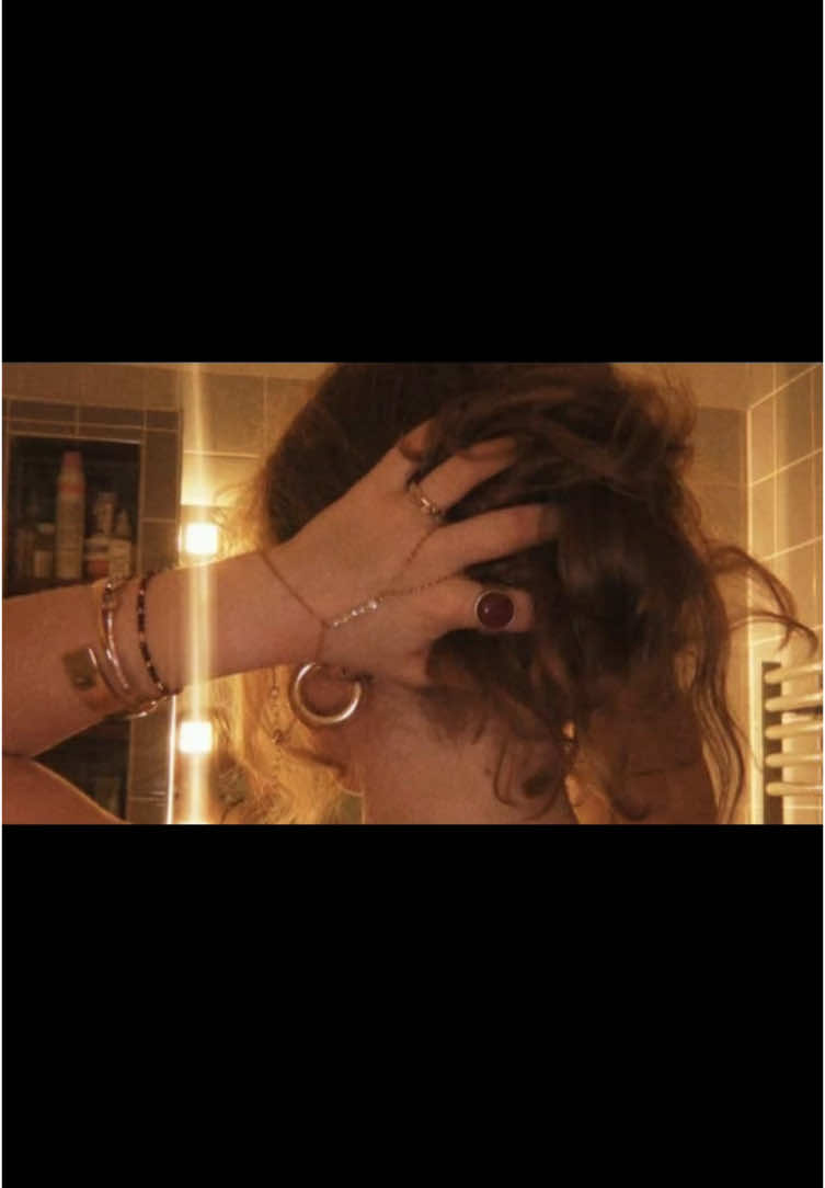Hello hello🖤 | #grunge #2000s #2000sgrunge #fyp #fypシ #foryoupage #trending #viral 